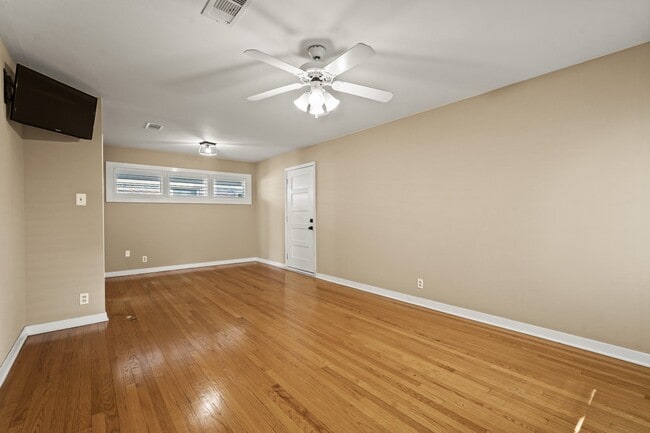 Building Photo - 5319 Saxon Dr