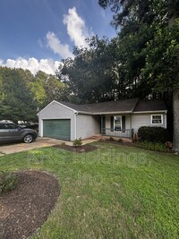 Building Photo - 3320 Pinecrest Cir