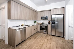 Building Photo - 625 W 71st Pl