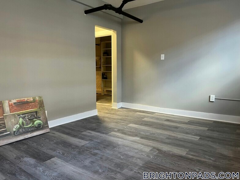 Building Photo - 5 Vinal St