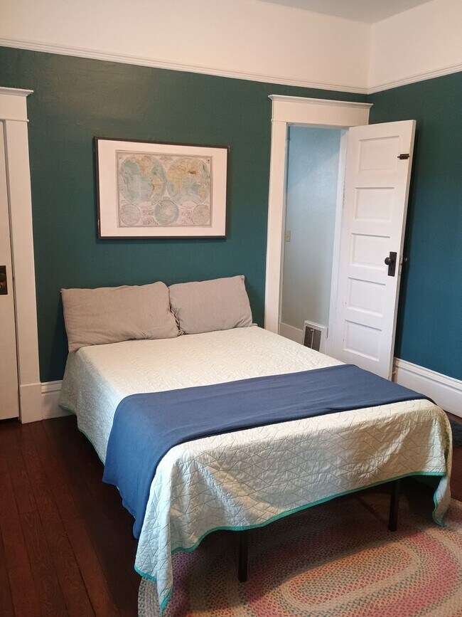 Building Photo - Spacious Craftsman in the Heart of North Spokane