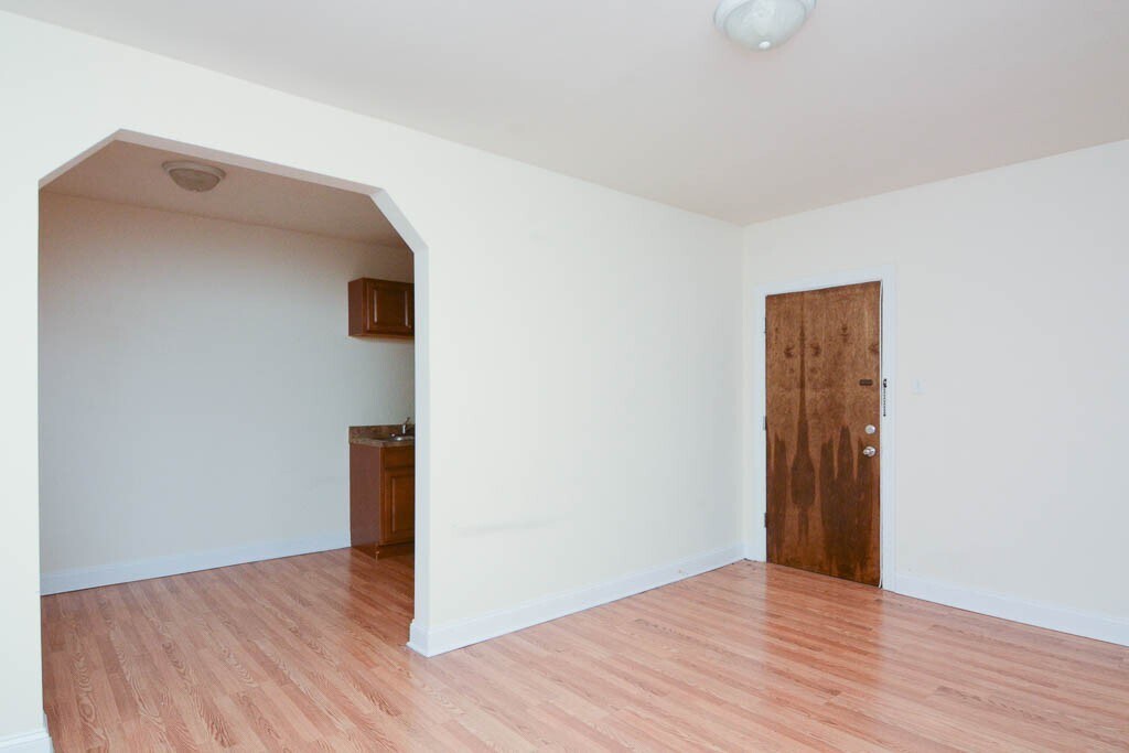 Building Photo - 2600 N Kimball Ave