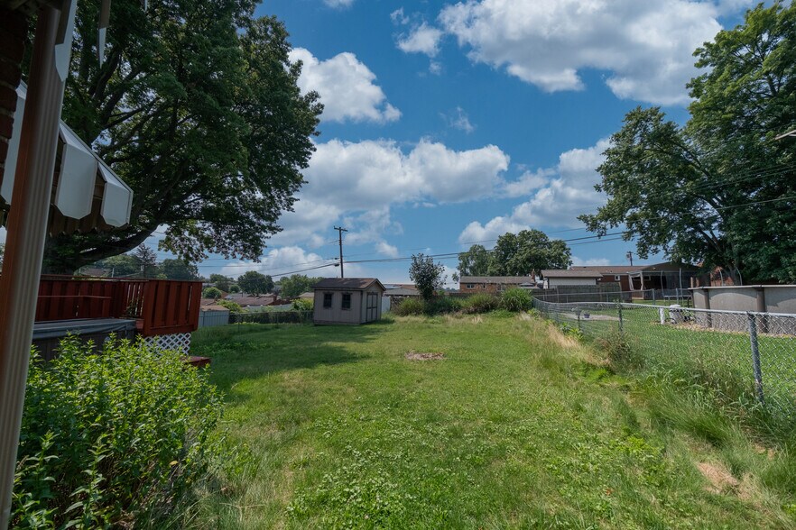 Building Photo - 445 Jenne Dr