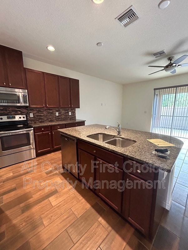Building Photo - 6830 40th Ln N