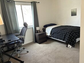 Building Photo - 911 Sherman Ln