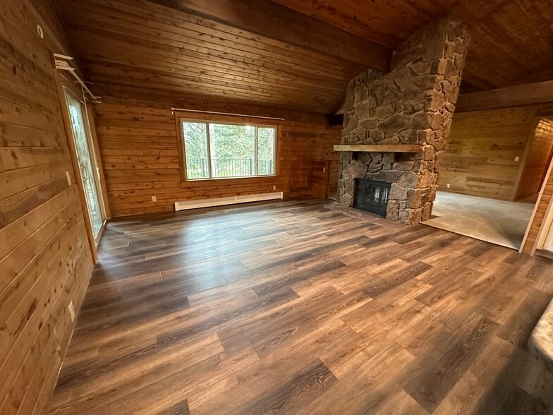 Building Photo - 615 Congressional Dr