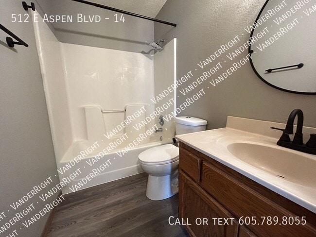 Building Photo - 512 E Aspen Blvd