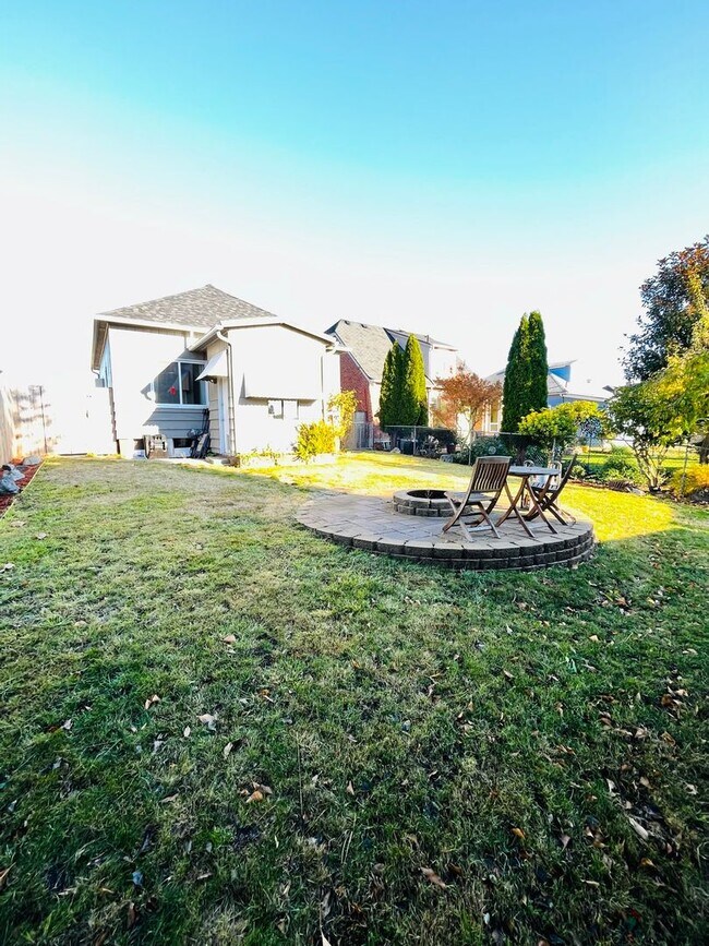 Building Photo - Charming West Bremerton Home