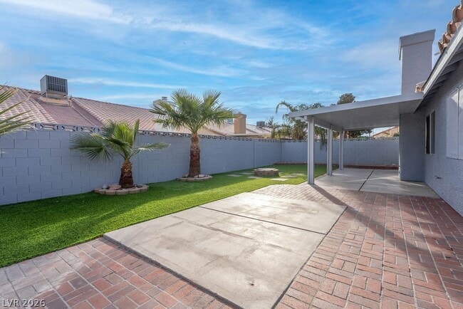 Building Photo - 2205 Riderwood Ave