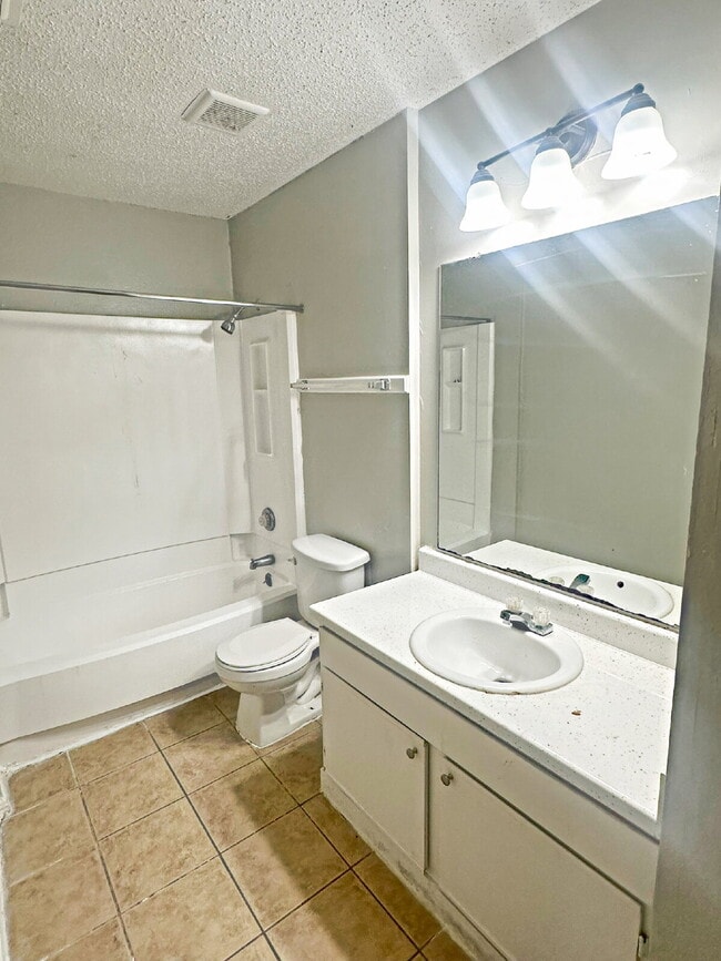 Building Photo - 7504 Oak Chase