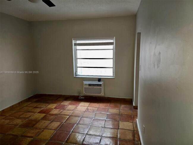 Building Photo - 215 30th St