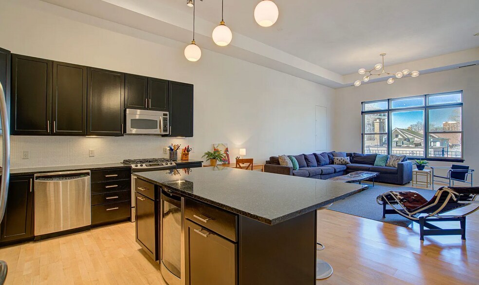 Building Photo - 301 Clifton Ave