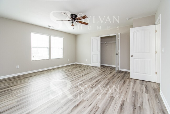 Building Photo - Feel welcome in this well-maintained 4BR 2...