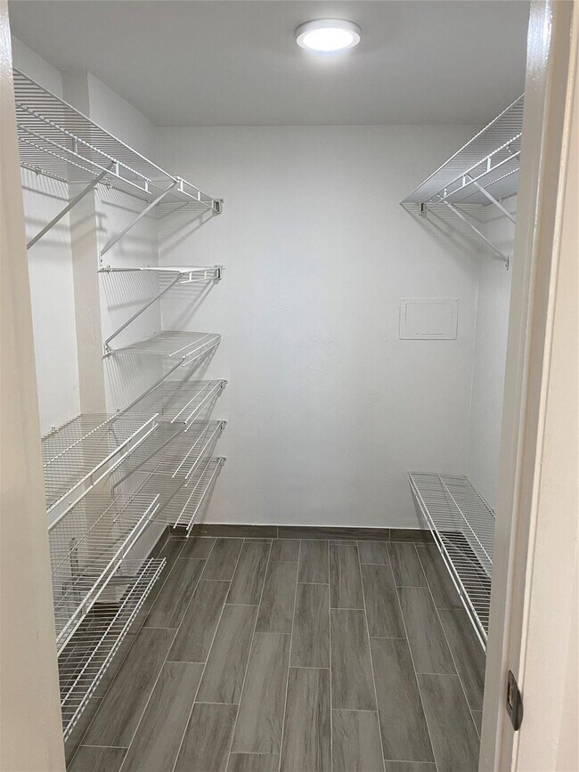 Building Photo - 4502 N Federal Hwy