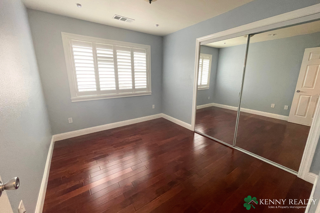 Building Photo - Large 4 Bedroom, 3 Bathroom Home in San Bruno