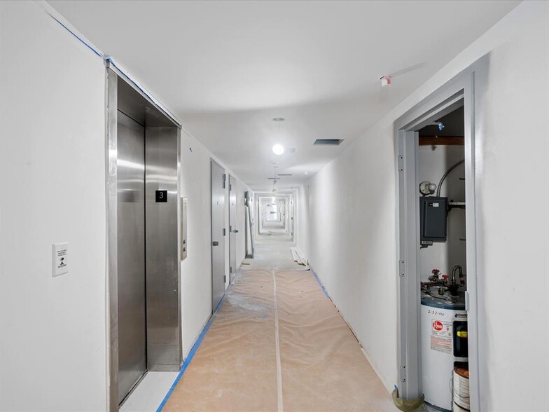 Building Photo - 1150 Hillsboro Mile
