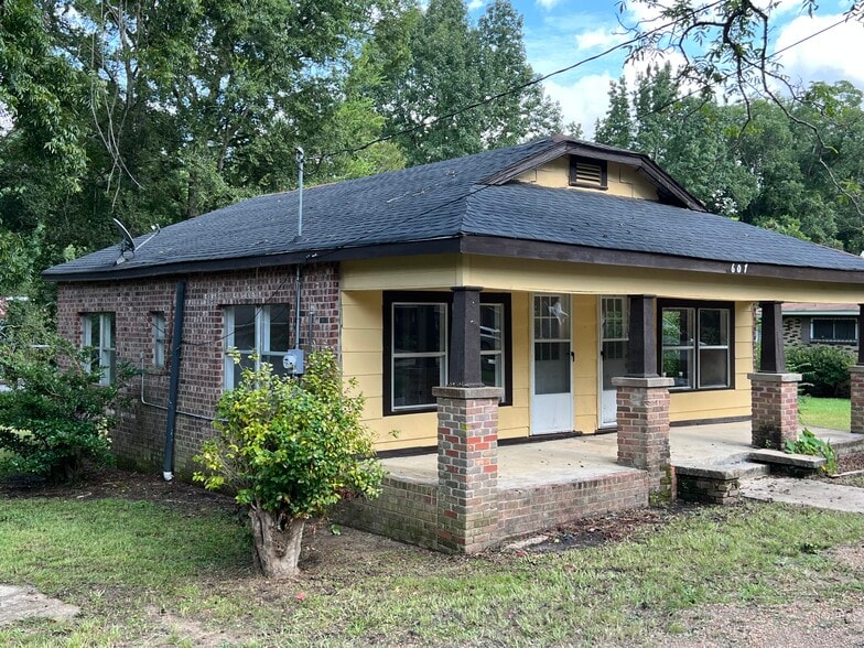 Front Left Corner - 607 John D Shaw St