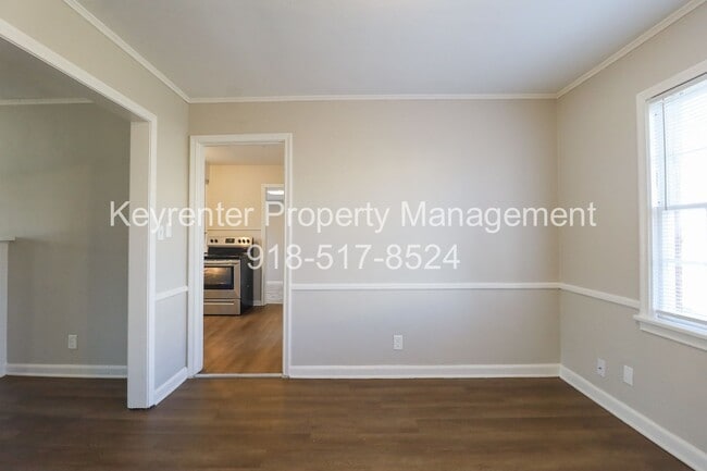 Building Photo - Cozy 2 Bedroom 1 Bathroom Home In Kendall-Whittier