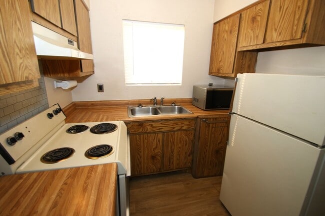 Building Photo - 797 E Harmon Ave