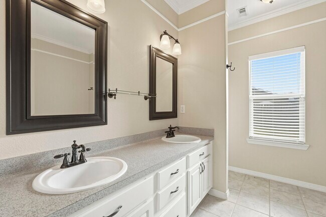 Building Photo - 10223 Dandyline Way