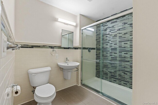 Building Photo - 160 Chatterton Ave