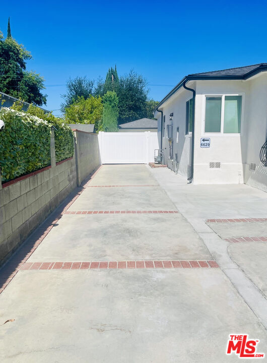 Building Photo - 6627 Ranchito Ave
