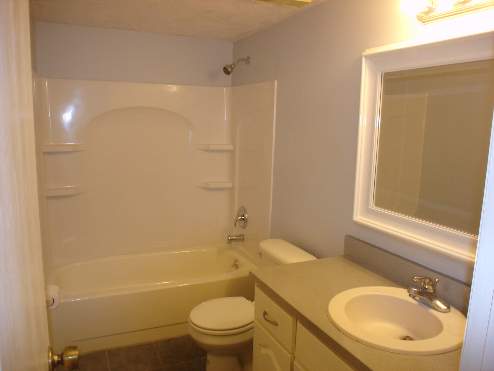 Downstairs bath - 9 Glen Arbor Park