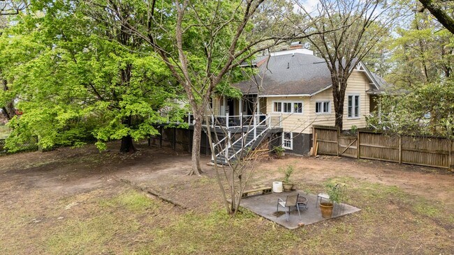 Building Photo - 802 N Poplar St