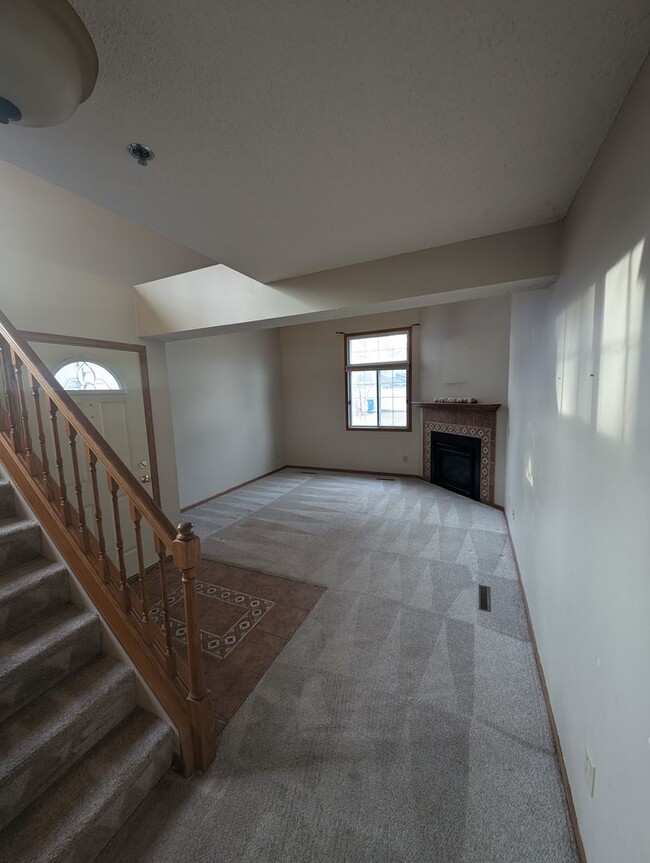 Building Photo - Beautiful 2bed 2bath Home in Mendota Heights