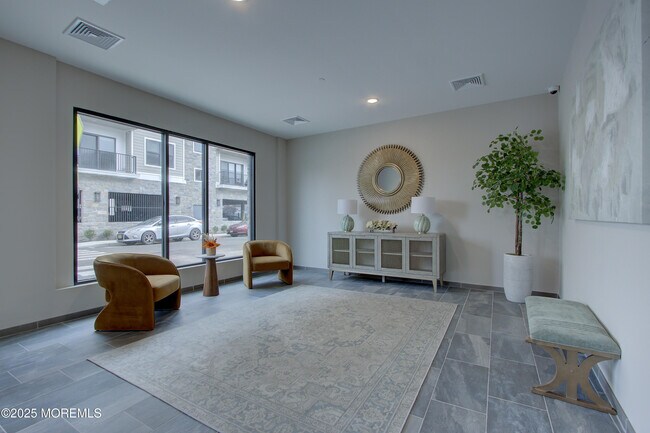 Building Photo - 272 Willow Ave