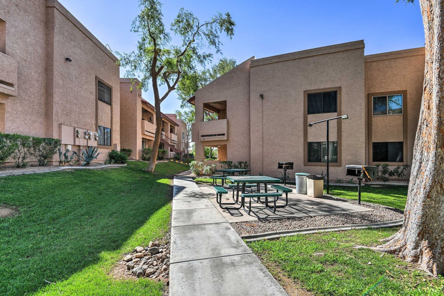 Building Photo - 205 E Boise St