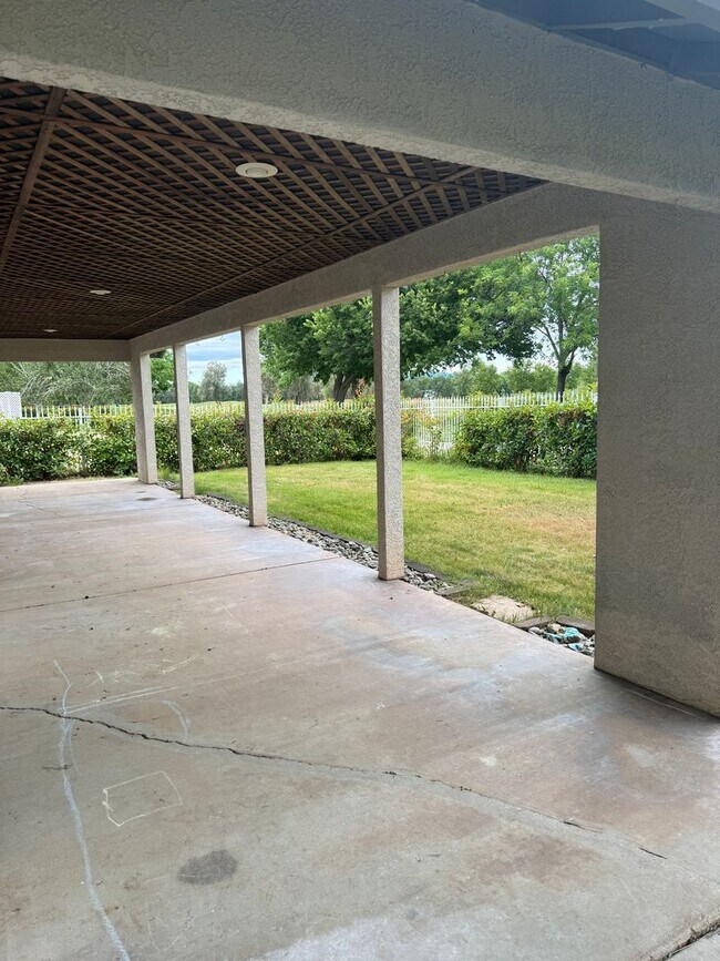 Building Photo - 3-bedroom, 2-bath home in Palo Cedro, situated on the golf course!