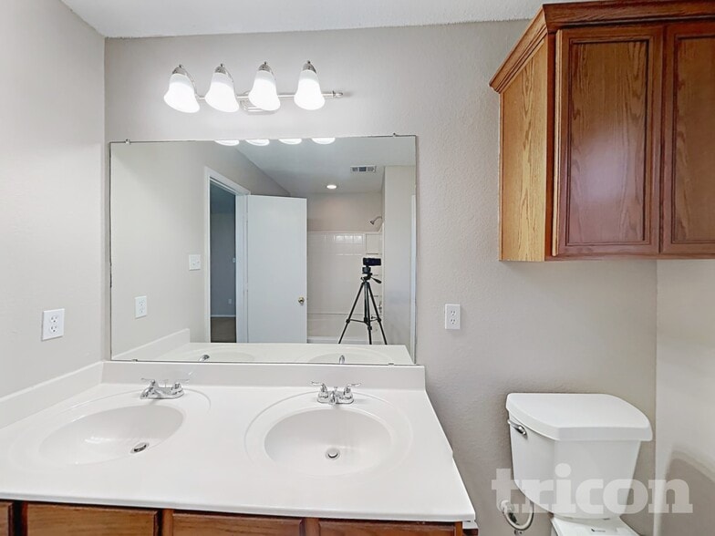 Building Photo - 326 Bob White Dr