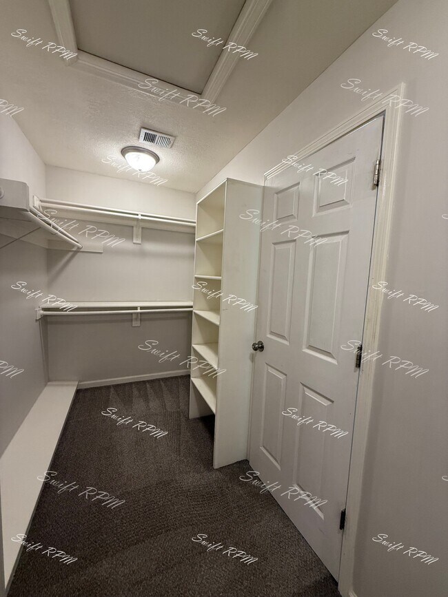 Building Photo - 15602 Maple St