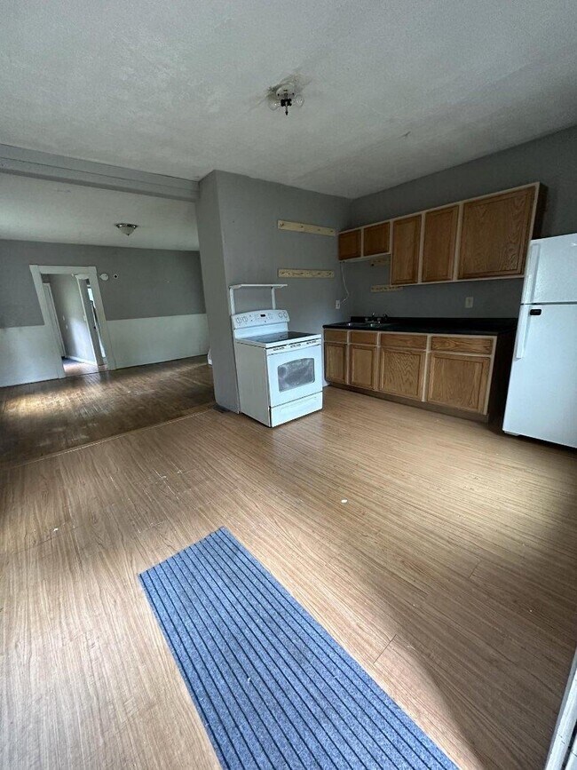 Building Photo - 729 W Cavour Ave