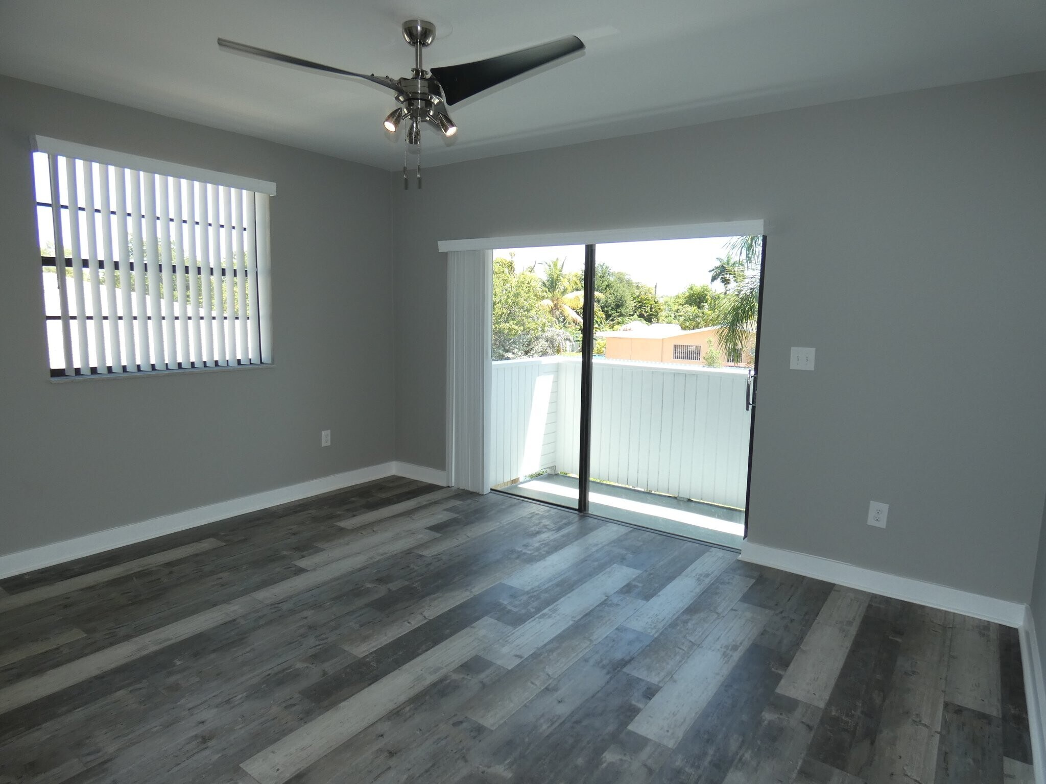 Building Photo - 14212 NE 4th Ave