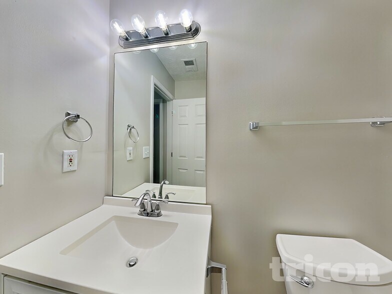 Building Photo - 185 Labrea Blvd