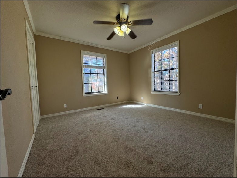 Building Photo - 23 N Howard Pl