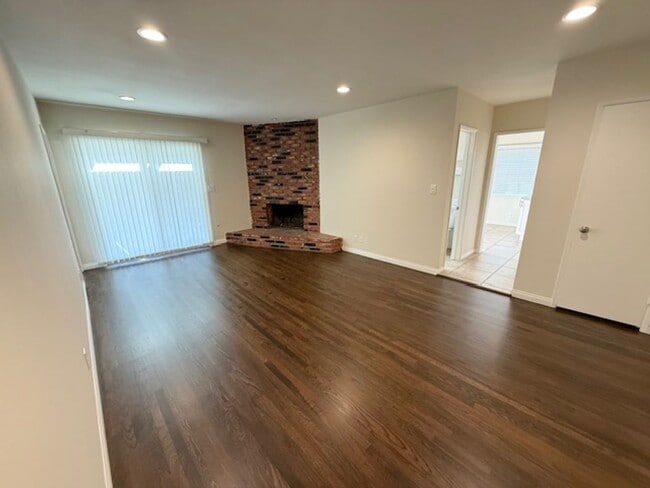 Building Photo - WONDERFUL LAKEWOOD HOME-NEW ON MARKET!!
