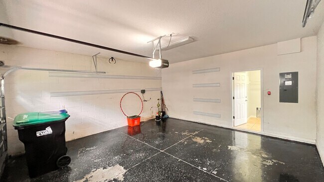 Building Photo - Available NOW! Stunning 4-Bedroom Home in ...