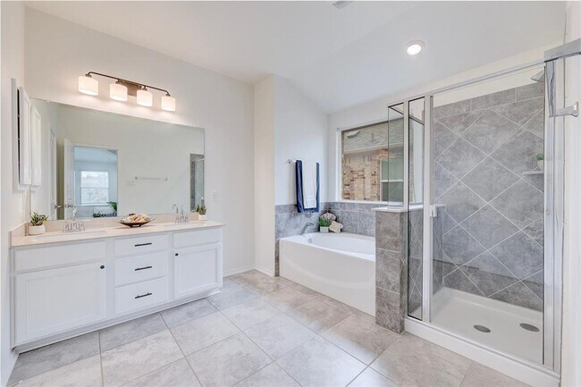 Building Photo - 1929 Stinnett Dr