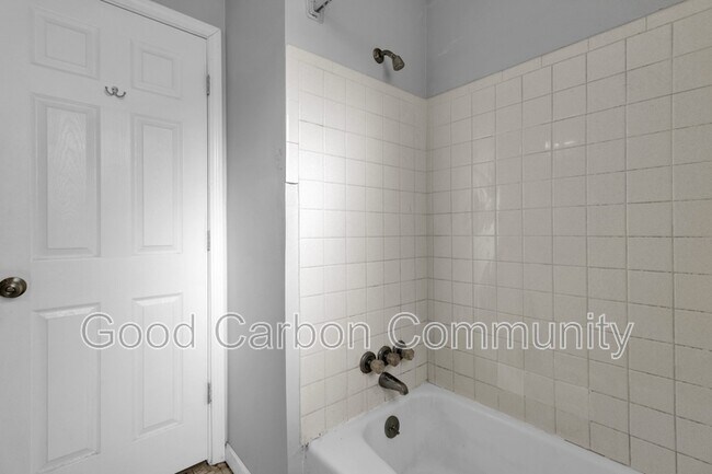 Building Photo - 1190 Orchard Park Rd