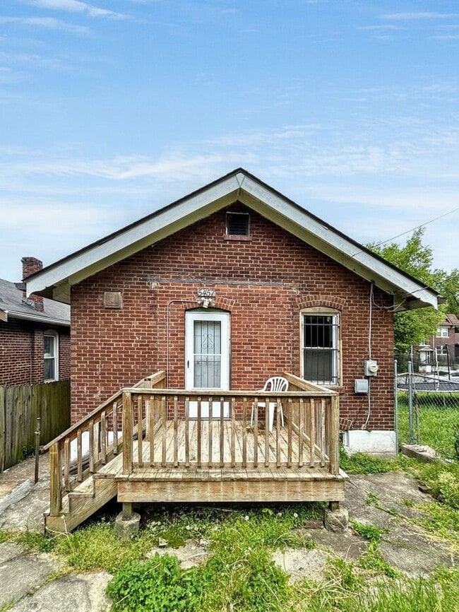 Building Photo - Charming 2-Bedroom Home with Fenced Yard i...