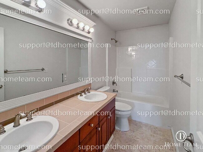 Building Photo - "Spacious 4-Bed Oasis in Kent with Elegant Granite & Hardwood Finishes!"