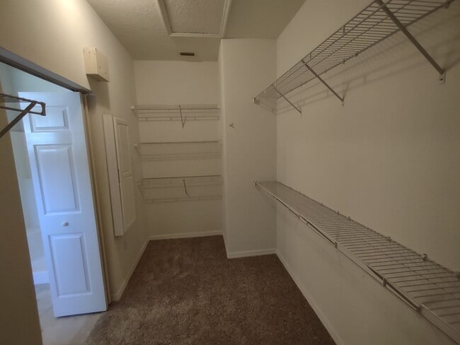 Building Photo - Quail Hollow Upgraded Single Family 4 bedr...