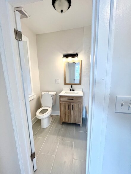 Building Photo - 1148 N Lawndale Ave