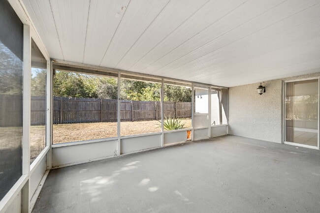 Building Photo - Desirable Parkway Meadows!