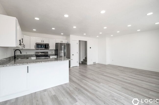 Building Photo - 1212 S 1410 E