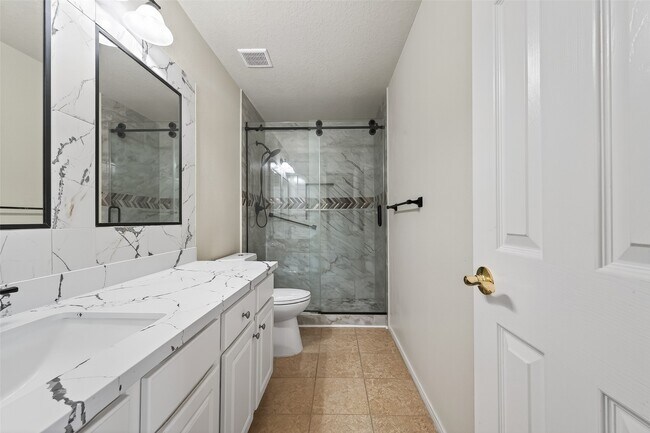 Building Photo - 14335 Plum Springs Dr