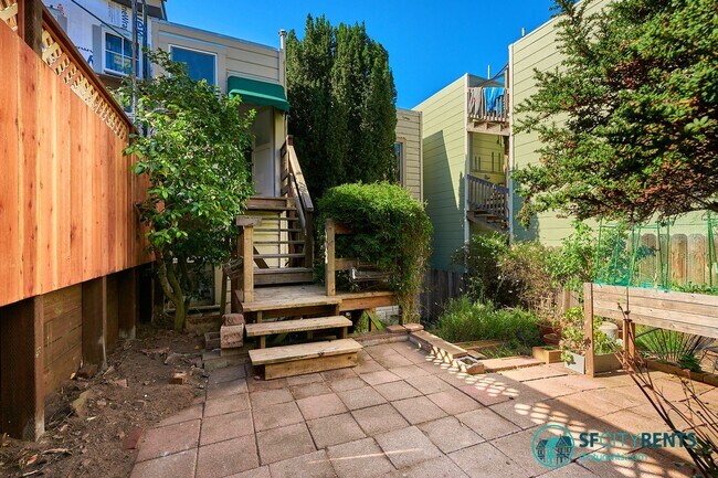 Building Photo - Cole Valley: Top Floor Edwardian Flat w/ F...